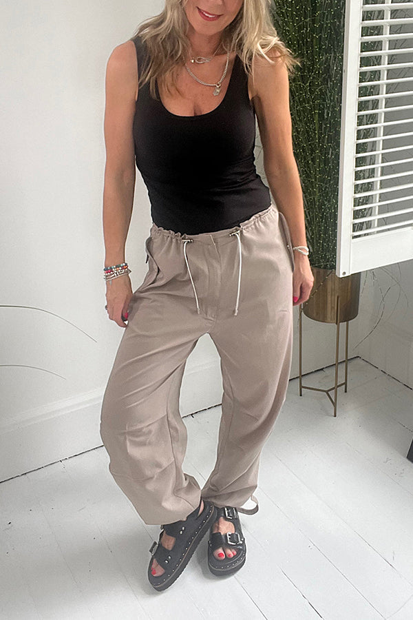 Pantalones cargo extragrandes con bolsillos y cordón en la cintura de Casual Callings