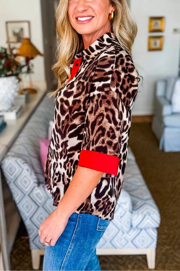 Camisa con estampado de leopardo y patchwork en marrón oscuro