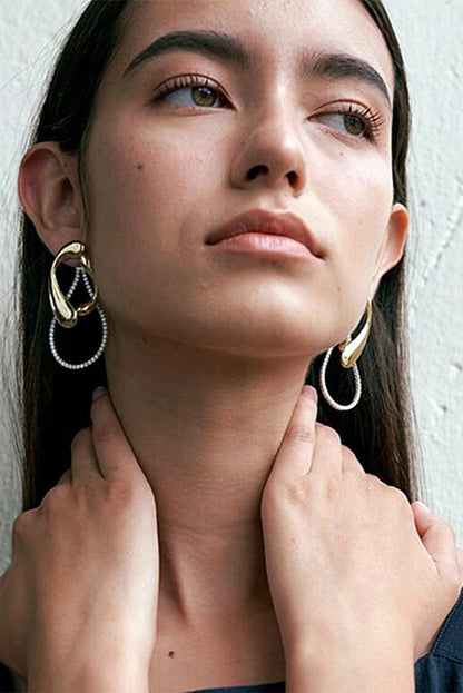 Pendientes de circonita con personalidad irregular y sencillos