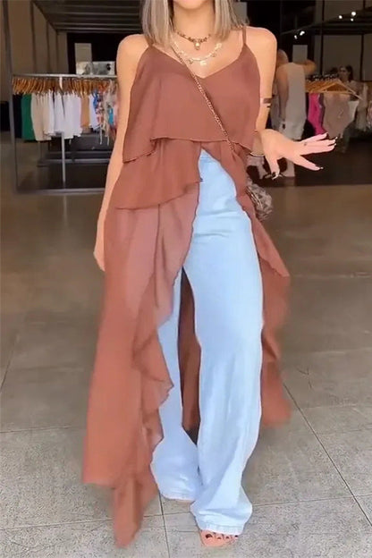 Top holgado irregular con volantes y cuello en V de color liso