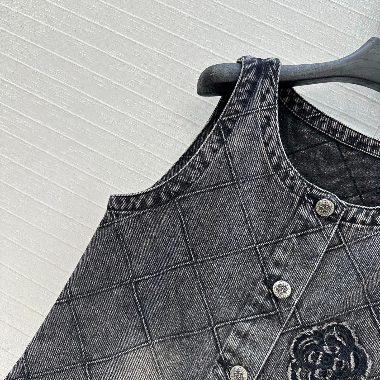 CHANEL DENIM VEST DRESS WITH DIAMOND PATTERN 276108