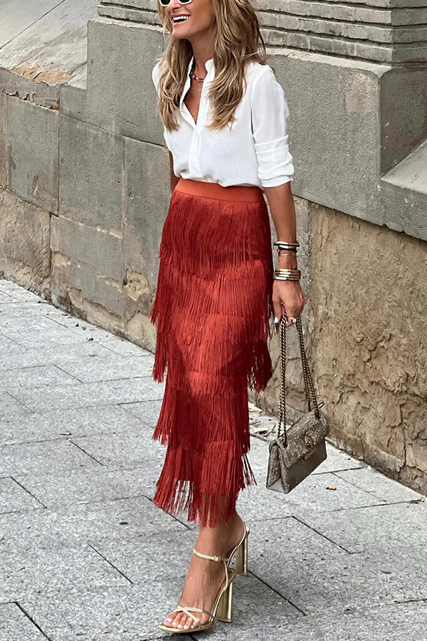 Falda elegante de corte entallado con flecos