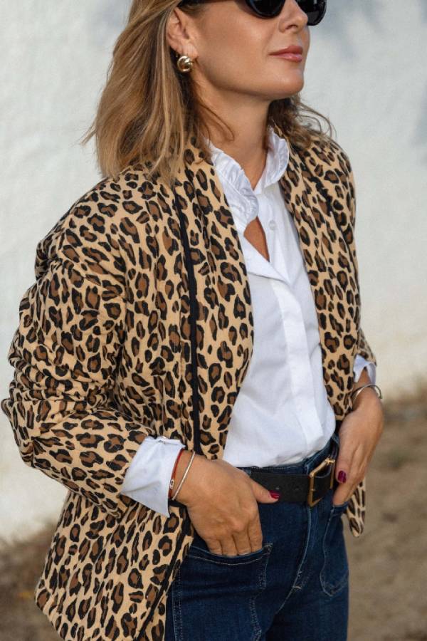 Chaqueta acolchada con estampado de leopardo