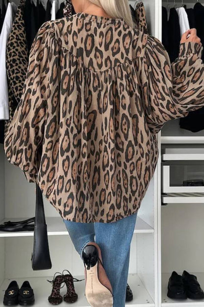 Blusa holgada con mangas globo y estampado de leopardo beige claro