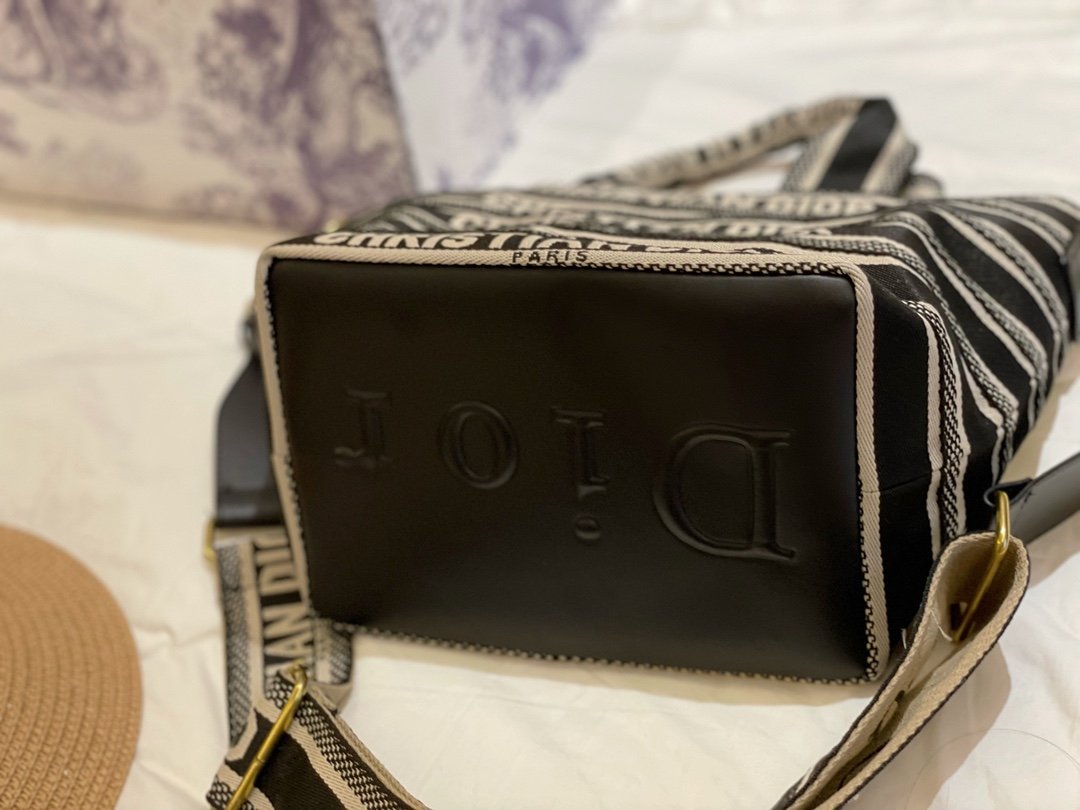 DIOR HAT BASKET BAG