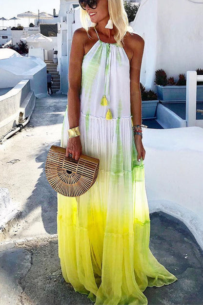 Vestido largo con cuello halter y borlas con estampado degradado de Island Evenings