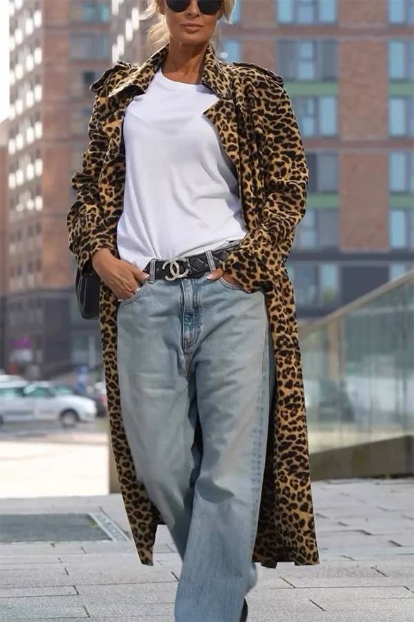 Gabardina holgada midi de manga larga con estampado de leopardo y terciopelo Be Free