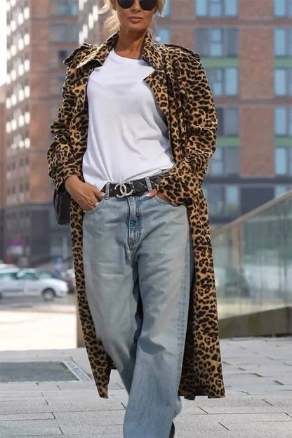 Gabardina holgada midi de manga larga con estampado de leopardo y terciopelo Be Free