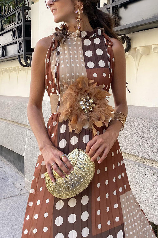 Vestido de cuello alto sin mangas con panel de lunares (sin cinturón)