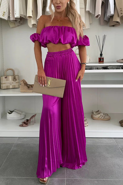 Conjunto de top corto de satén con hombros descubiertos y mangas abullonadas de Jorie y pantalones anchos plisados con cintura elástica