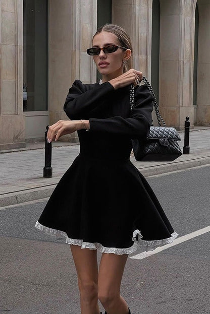 Vestido mini Norma de manga larga con ribete de encaje 