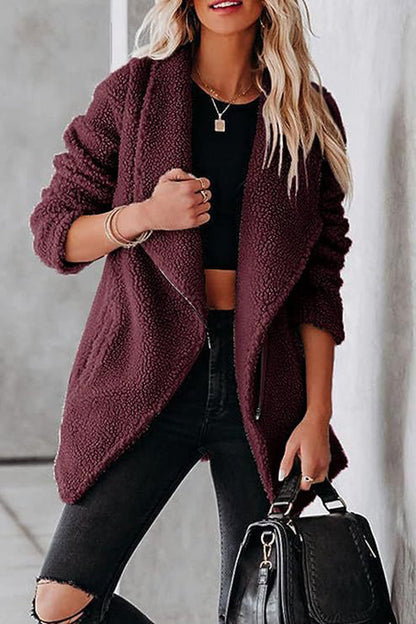 Chaqueta casual de piel de cordero de moda con bolsillos con cremallera y chaqueta de terciopelo granulado.