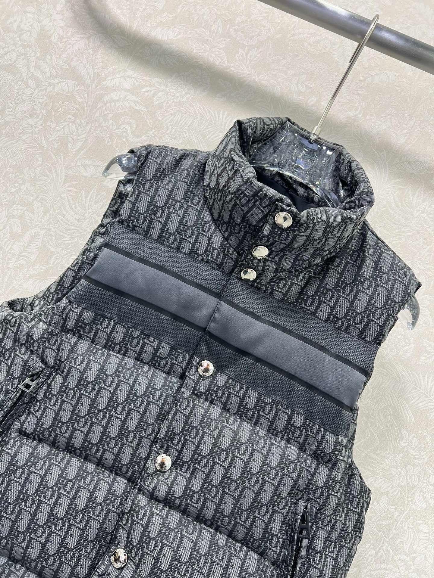 DIOR 25S SLEEVELESS PUFFER JACKET STYLE 312