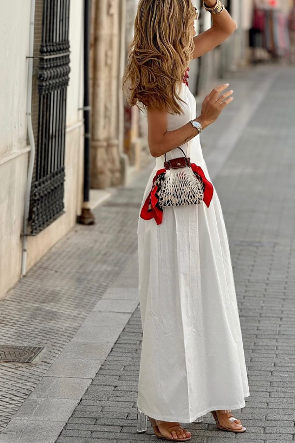 Vestido largo blanco con cintura suelta, cuello redondo, sin mangas y dobladillo
