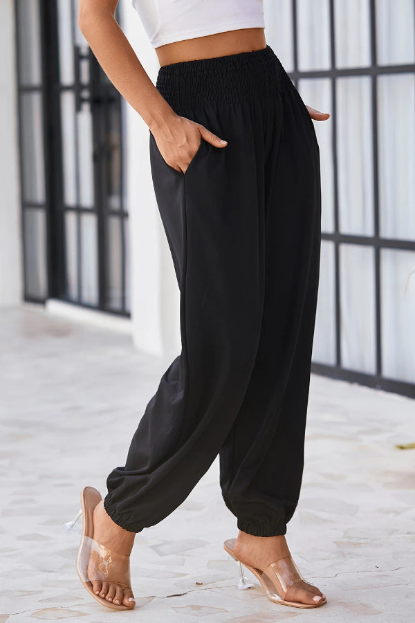 Joggers negros de cintura alta con bolsillos y fruncido