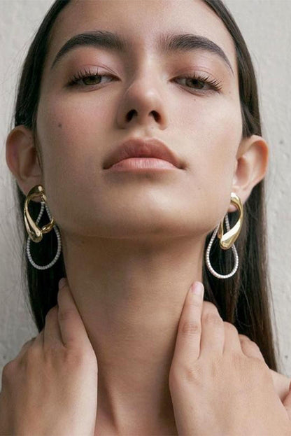 Pendientes de circonita con personalidad irregular y sencillos