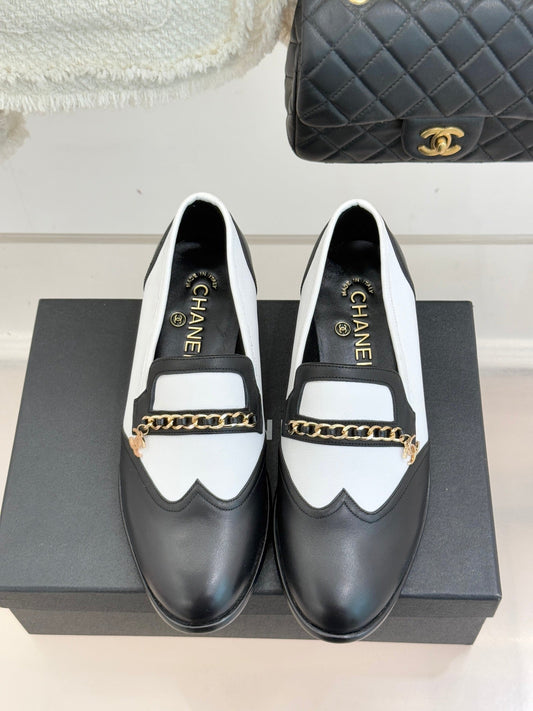 CC 25s Double C Buckle Loafers Black White Calfskin 557705