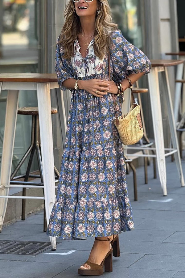 Vestido largo holgado con cordones y mangas abullonadas con estampado bohemio único para vacaciones