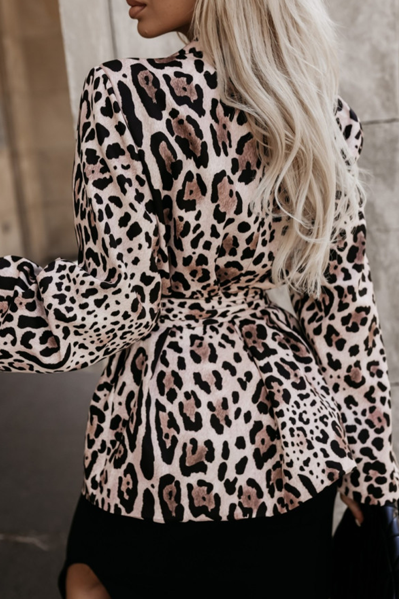 Prenda exterior informal con cuello vuelto, encaje y estampado de leopardo y flores
