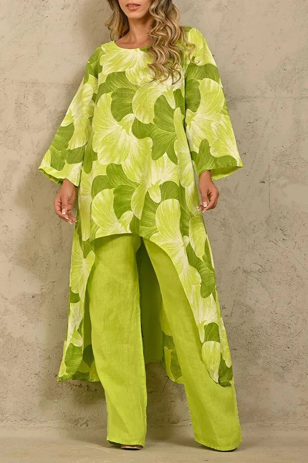 Exquisito traje de pantalón con cuello redondo y paneles con estampado floral