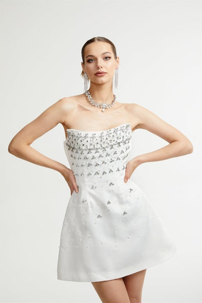 Vestido mini sin mangas con adornos de cristal de Frances 