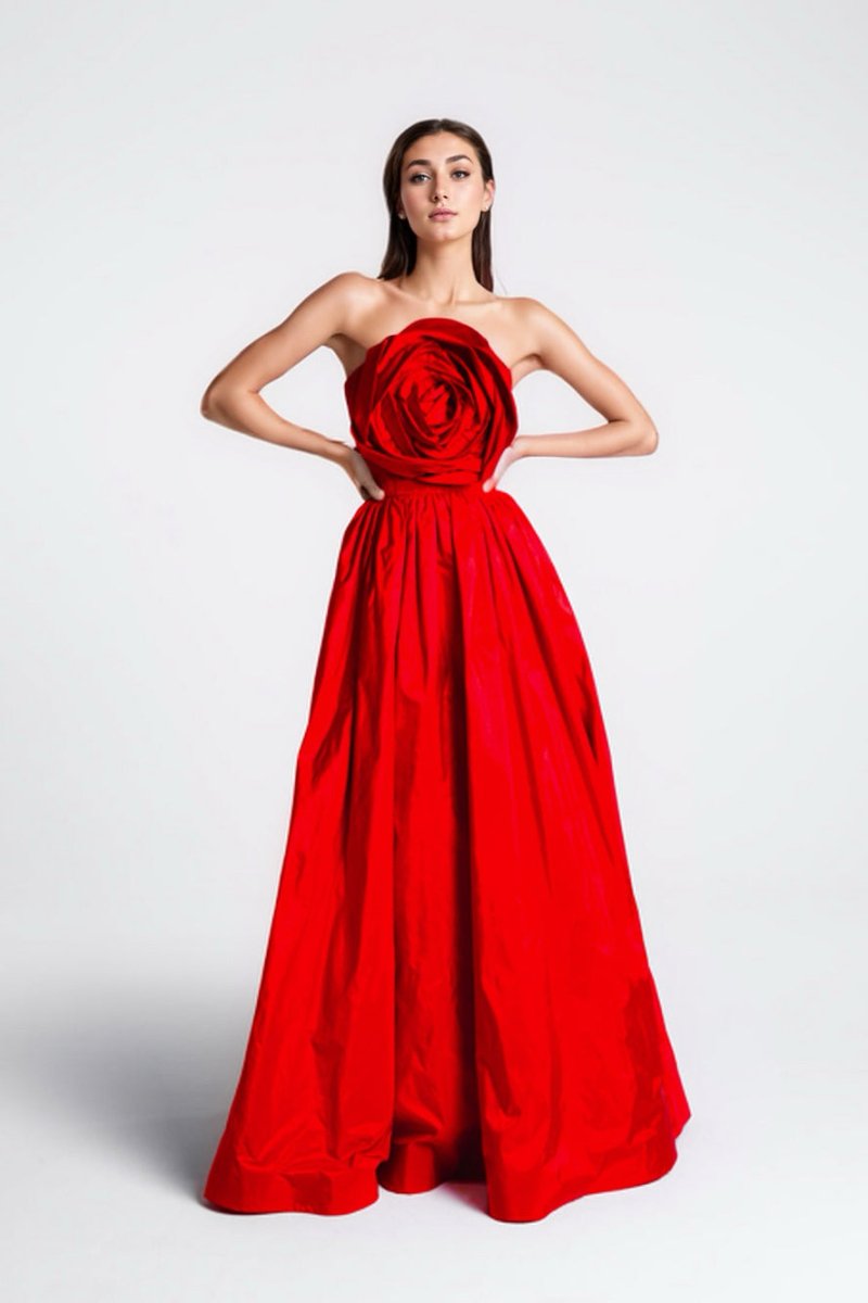 Vestido largo sin tirantes con flores de Frederica 