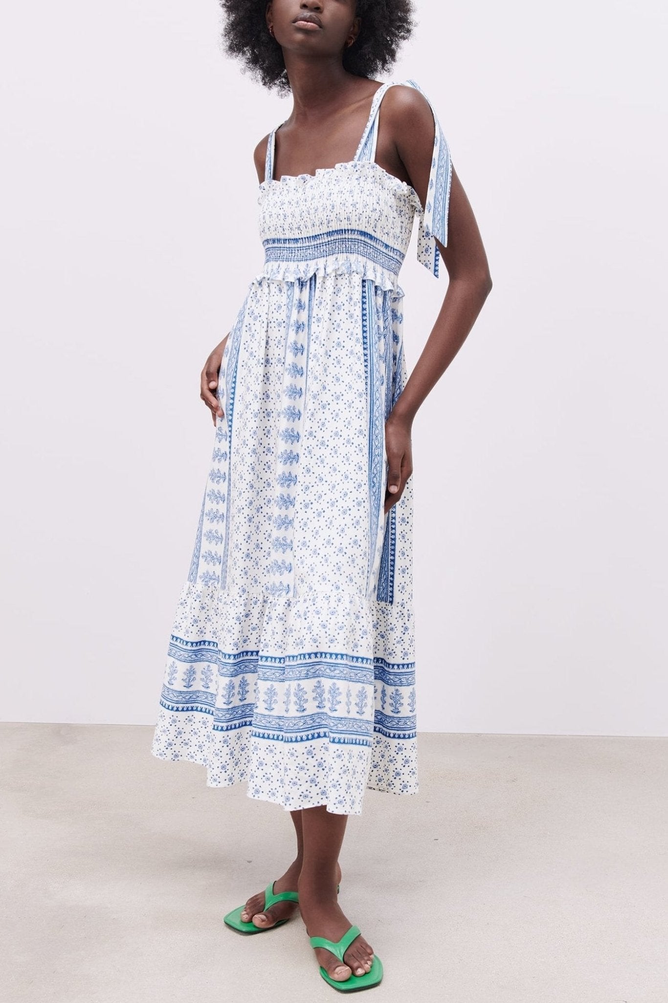 Vestido midi con tirantes fruncidos y estampado Helga 
