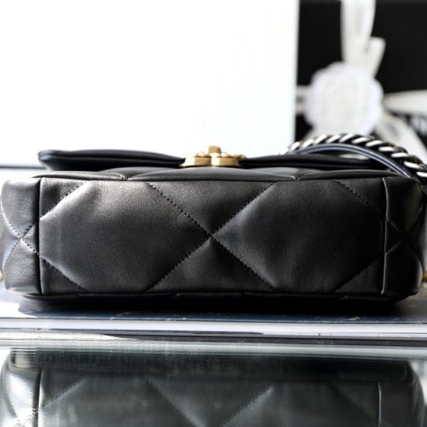 C hanel 19s handbag