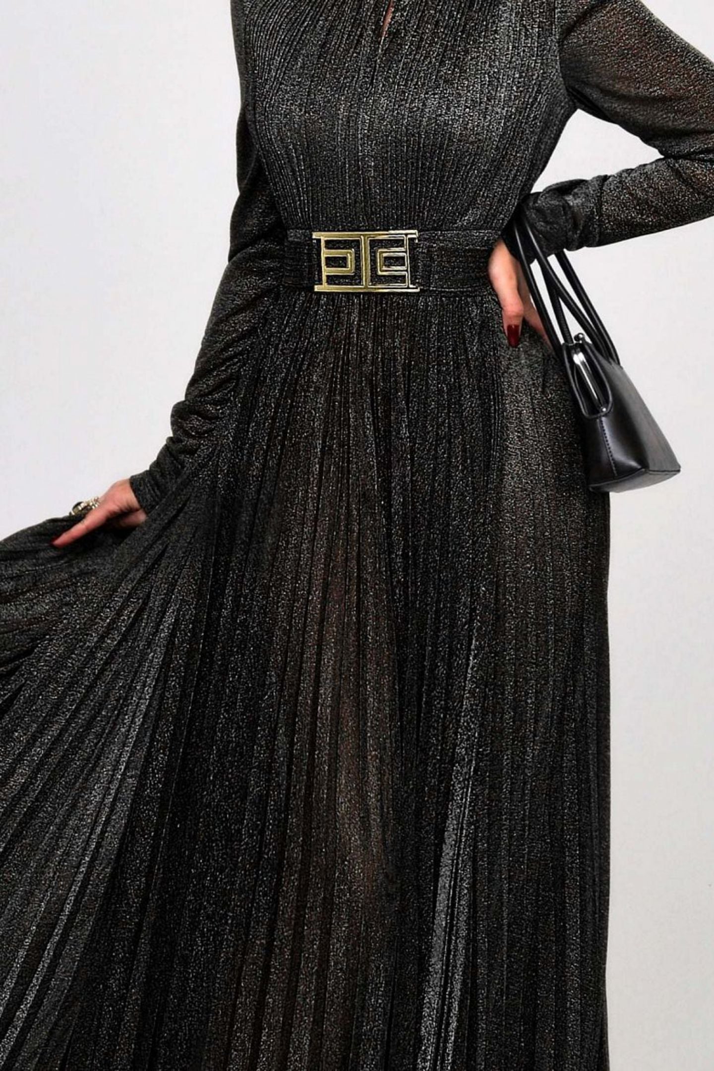 Vestido largo plisado con cinturón metalizado Elsie 
