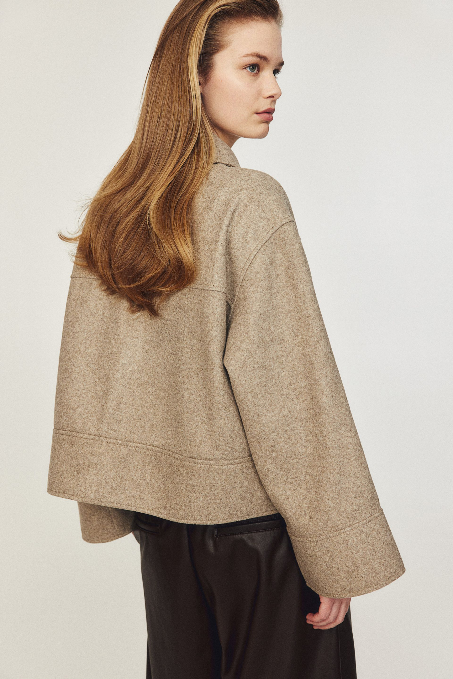 Chaqueta de fieltro de lana con cuello de solapa 