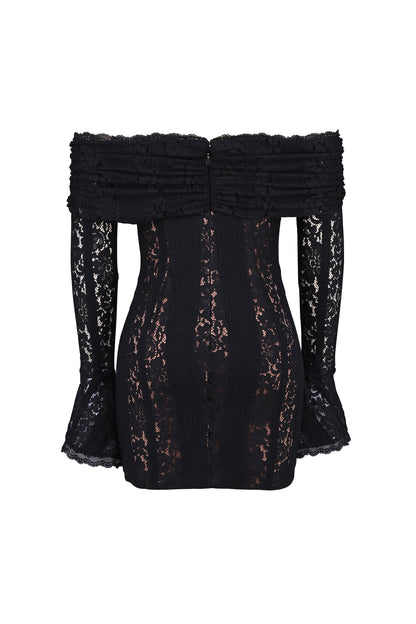 Vestido mini de encaje floral con hombros descubiertos de Emma 