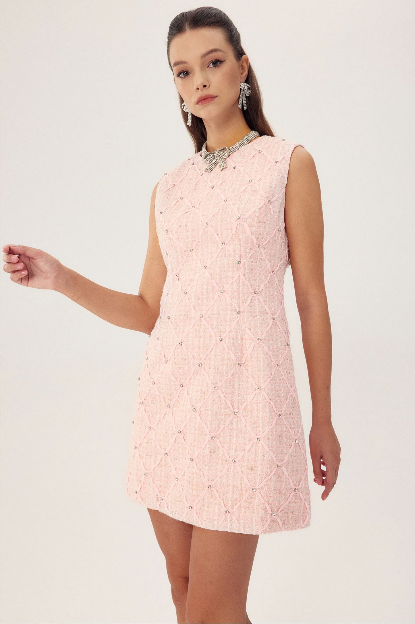 Minivestido de tweed con adornos de cristal de Cynthia 