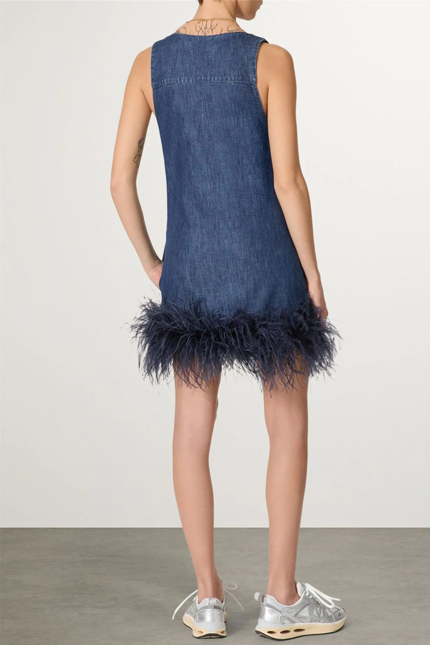 Minivestido vaquero con ribete de plumas Setlla 