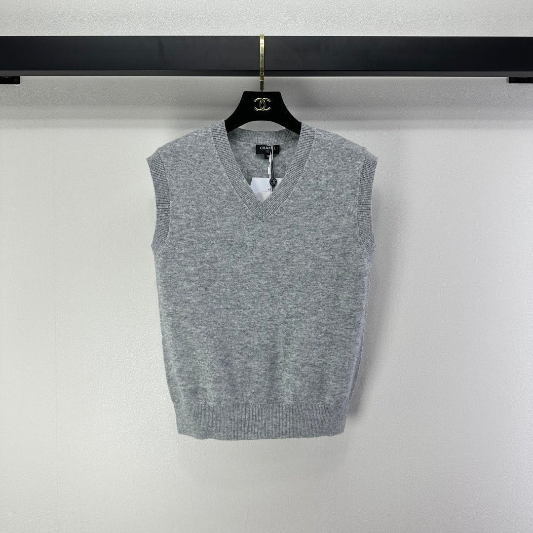 CC V-neck Vest Grey Wool 346001