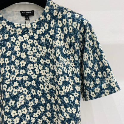 Chanel T-shirts and cut-and-sewn tops 229466