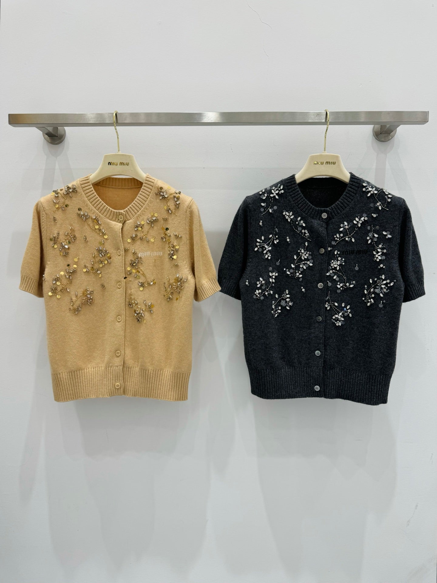 Miu Embroidered Cashmere Short Sleeve Cardigan 229364
