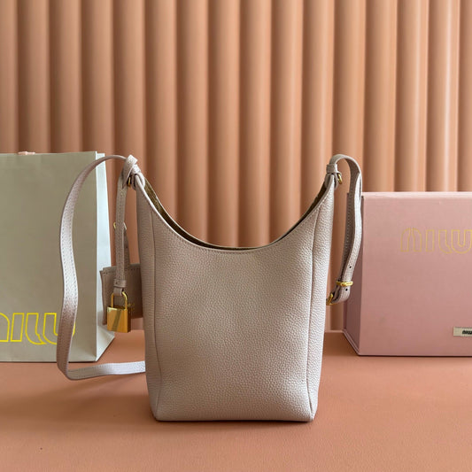 Miu Leather Bucket Bag 16cm Powder Pink Grain Cowhide