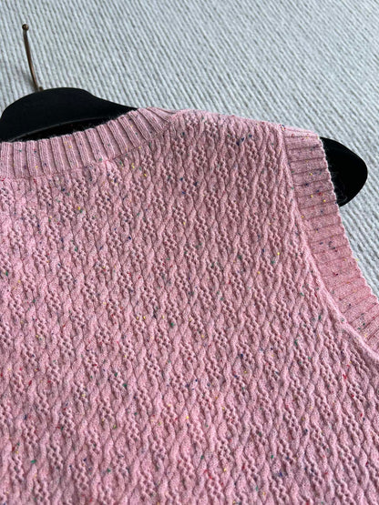 CC 25A Round Neck Sleeveless Vest In Pink Wool 269549