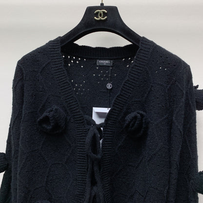 CC 25 Knitted Three-Dimensional Flower Tie Cardigan in Black 277589