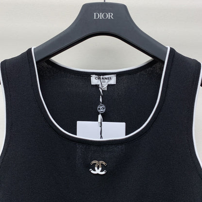 CC 25 Round Neck Knitted Embroidered Logo Vest in Black 277577