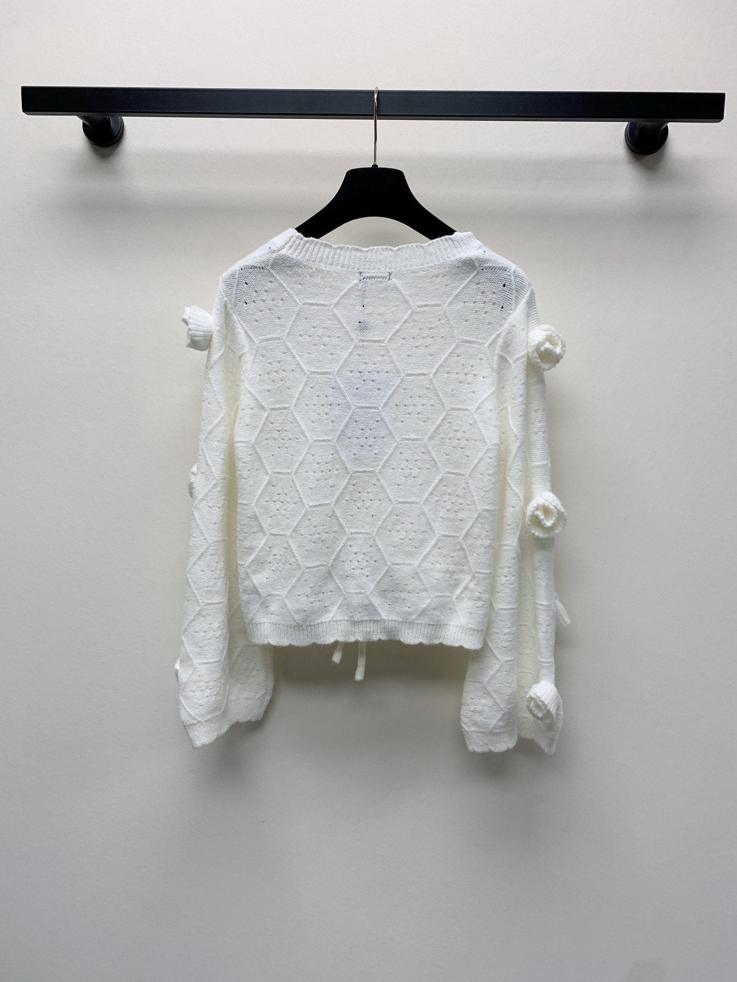 CC 25 Knitted Three-Dimensional Flower Tie Cardigan in White  277591