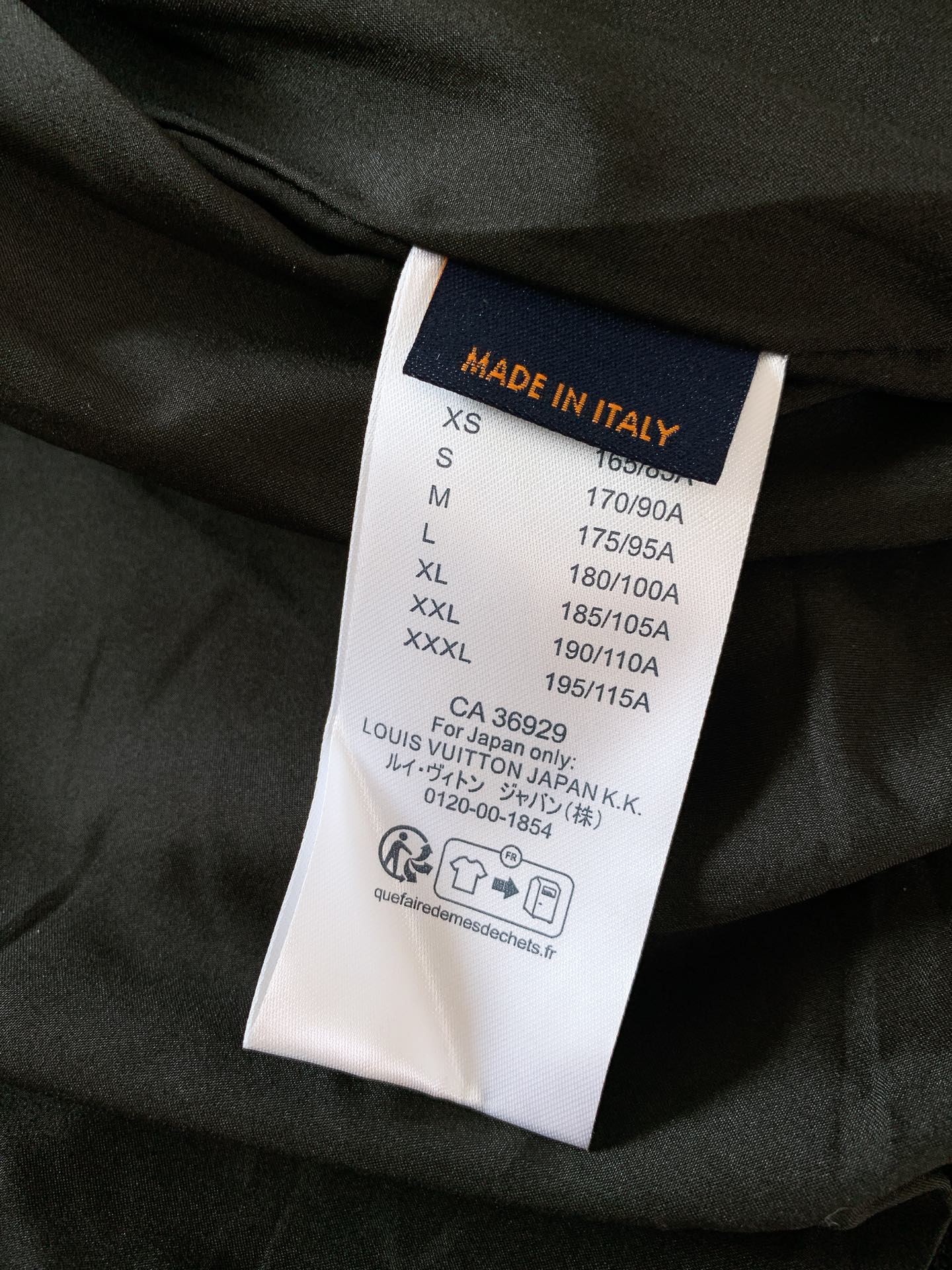 LV BLACK JACKET 239037