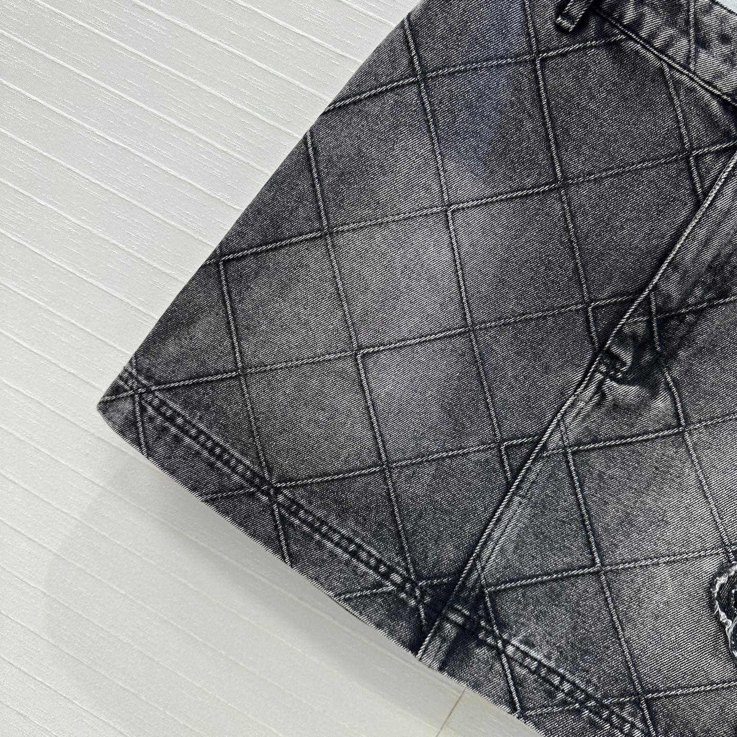 CHANEL DENIM SKIRT WITH DIAMOND PATTERN 276112