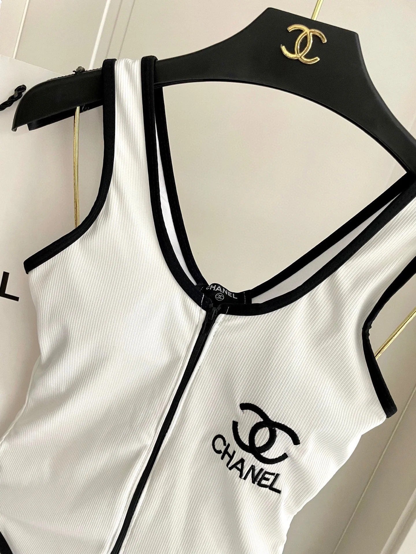 CC BIKINI SWIMSUIT SET IN WHITE AND BLACK TRIM 604254