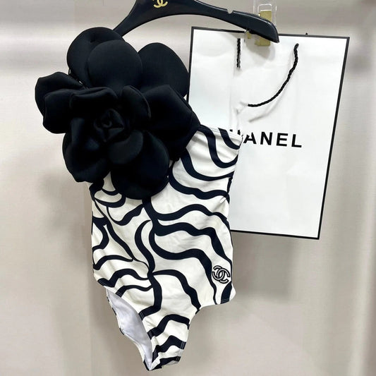 ONE-PIECE SWIMSUIT WITH FLORAL PATTERN IN BLACK AND WHITE 627827