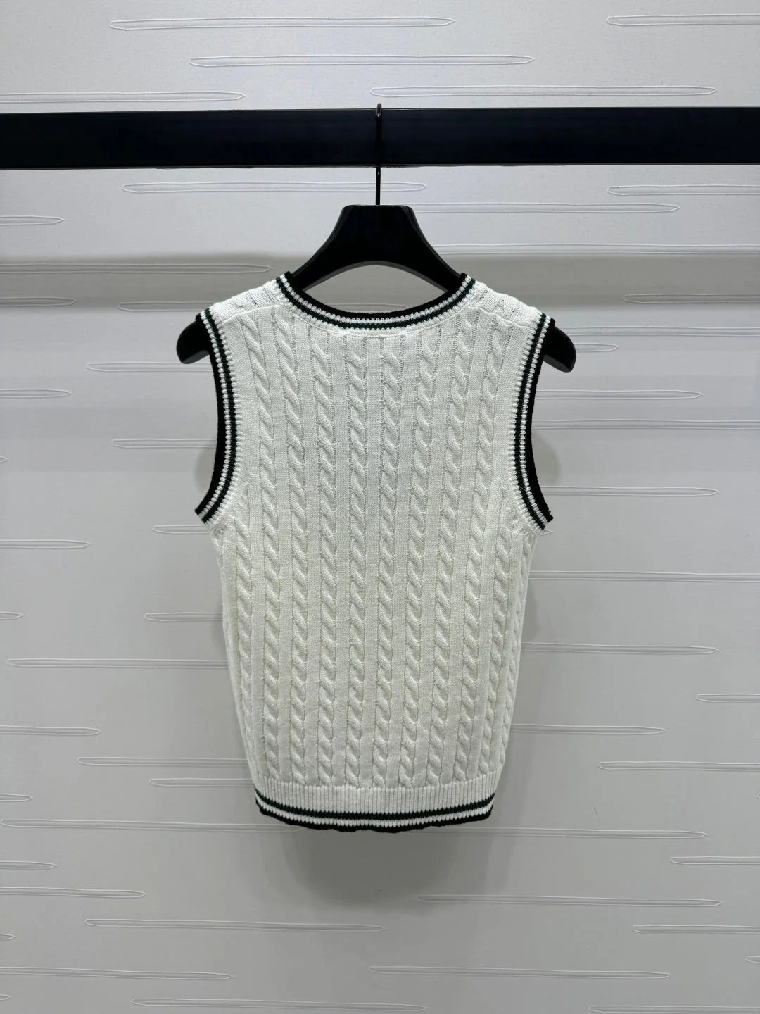 DIOR KNITTED V-NECK SLEEVELESS VEST WHITE 274923