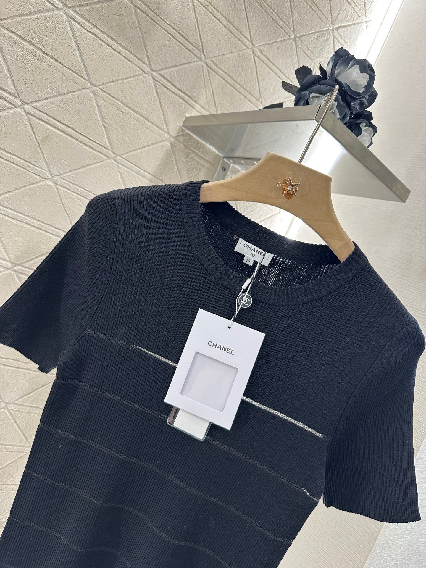 CHANEL FITTED SHORT-SLEEVE KNIT TOP 276496
