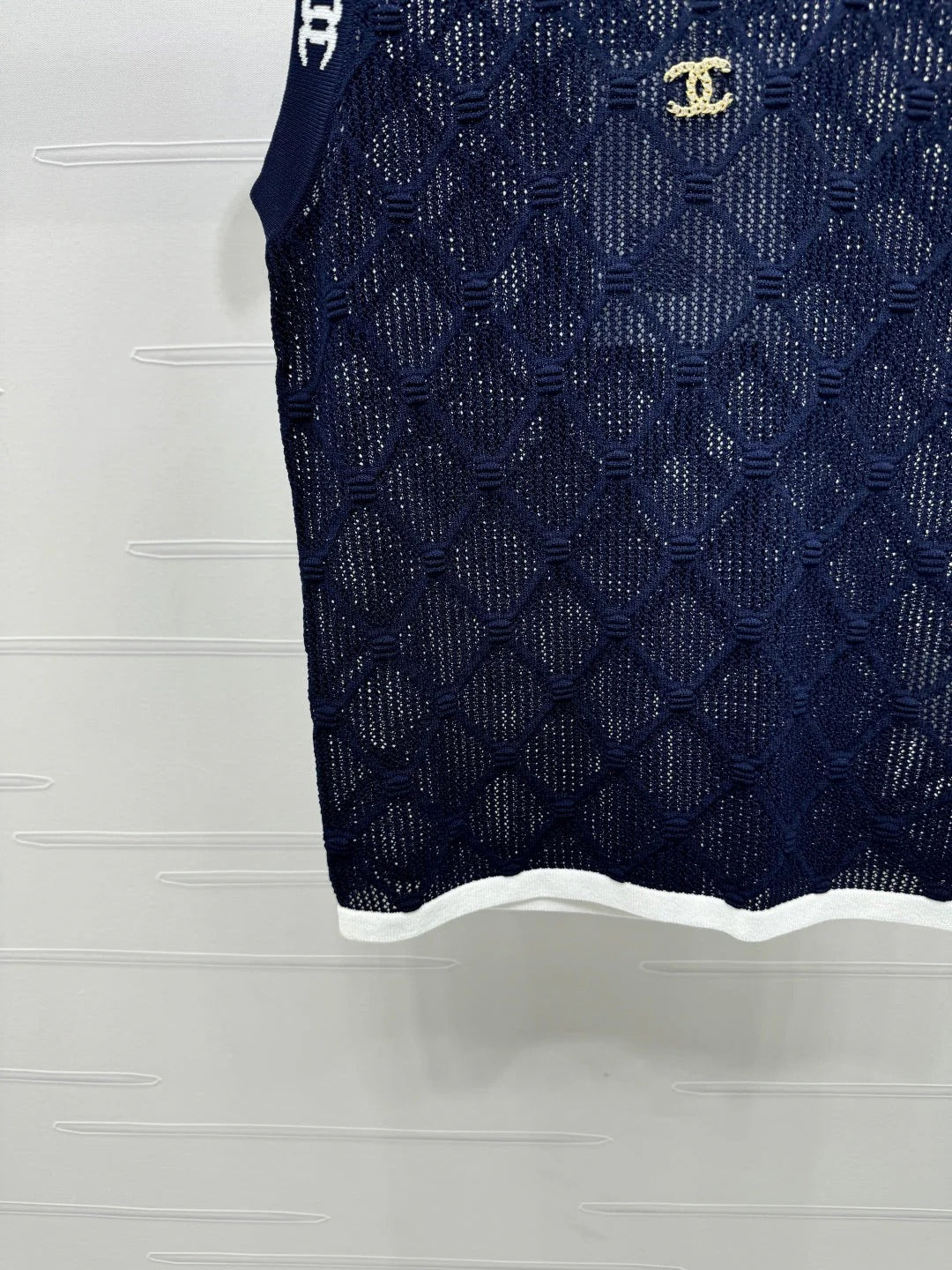 CHANEL SLEEVELESS TOP 264031