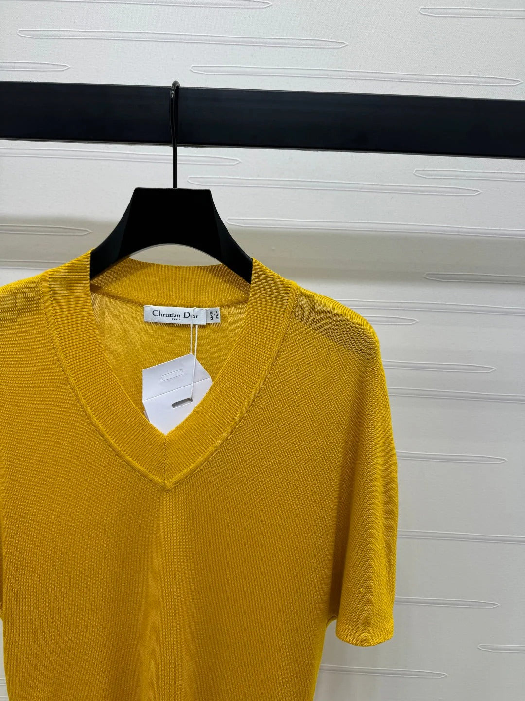 DIOR V-NECK KNITTED SHORT-SLEEVE T-SHIRT YELLOW 274935