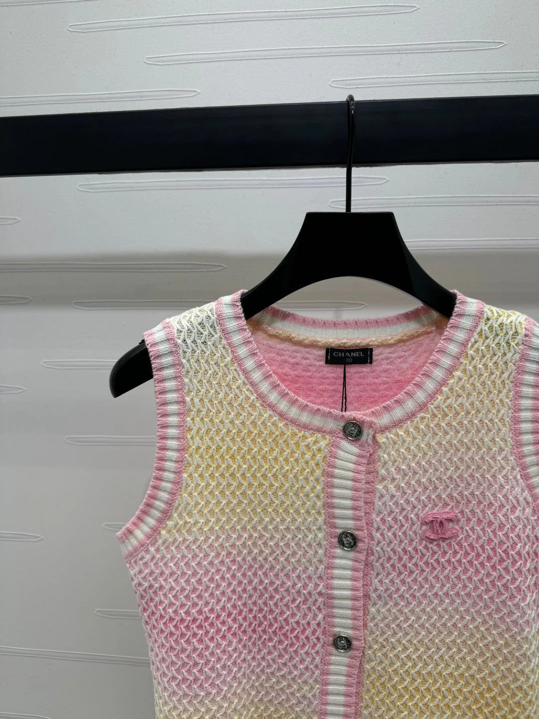 CHANEL KNITTED BUTTONED SLEEVELESS VEST 274921